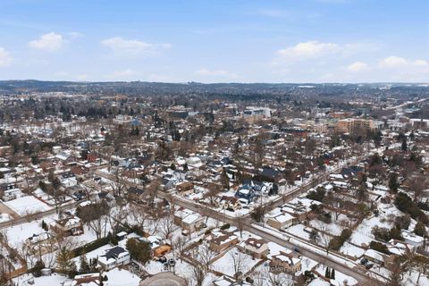 Photo 8 at 33 Walton Drive, Aurora Village, Aurora