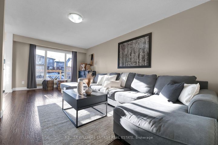 Photo 2 at 199 Barkley Crescent, Vanier, Oshawa