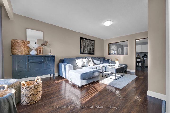 Photo 3 at 199 Barkley Crescent, Vanier, Oshawa