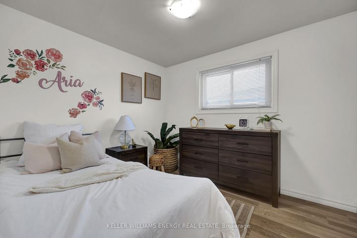 Photo 12 at 199 Barkley Crescent, Vanier, Oshawa