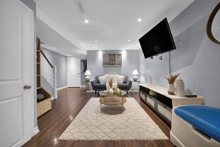 Photo 14 at 199 Barkley Crescent, Vanier, Oshawa