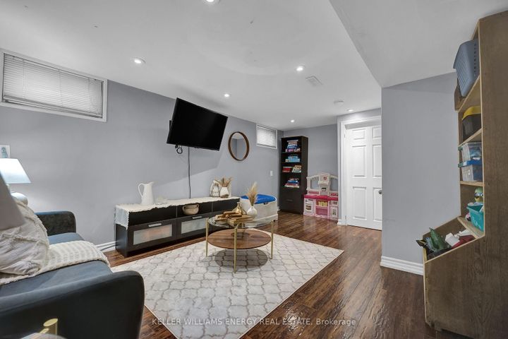 Photo 15 at 199 Barkley Crescent, Vanier, Oshawa