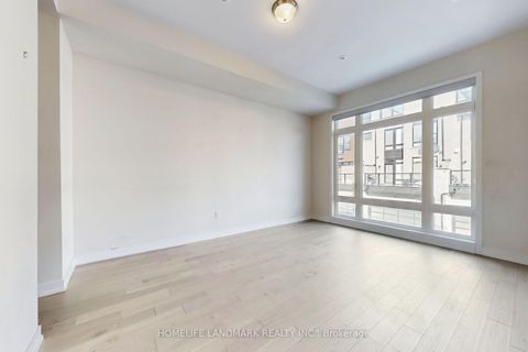 Photo 5 at 20 Credit Lane, Jefferson, Richmond Hill