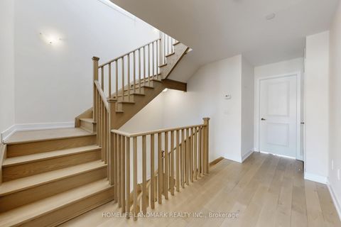 Photo 28 at 20 Credit Lane, Jefferson, Richmond Hill