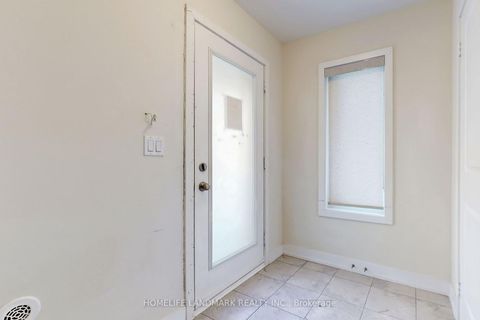 Photo 41 at 20 Credit Lane, Jefferson, Richmond Hill