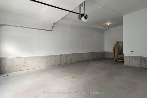 Photo 45 at 20 Credit Lane, Jefferson, Richmond Hill