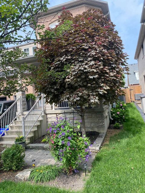 Photo 3 at 35 Arundel Drive W, Vellore Village, Vaughan