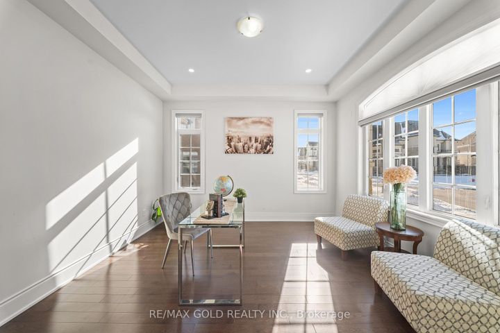 Photo 3 at 8 Markey Court, Toronto Gore Rural Estate, Brampton