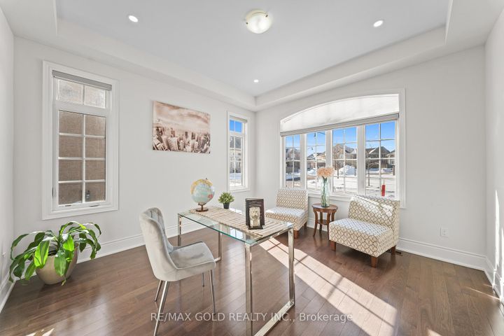 Photo 4 at 8 Markey Court, Toronto Gore Rural Estate, Brampton