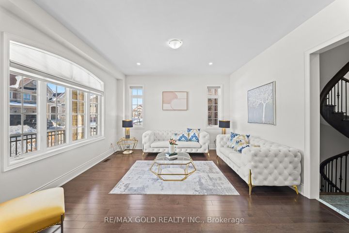 Photo 6 at 8 Markey Court, Toronto Gore Rural Estate, Brampton