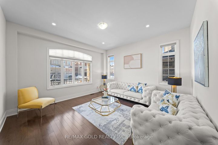 Photo 7 at 8 Markey Court, Toronto Gore Rural Estate, Brampton