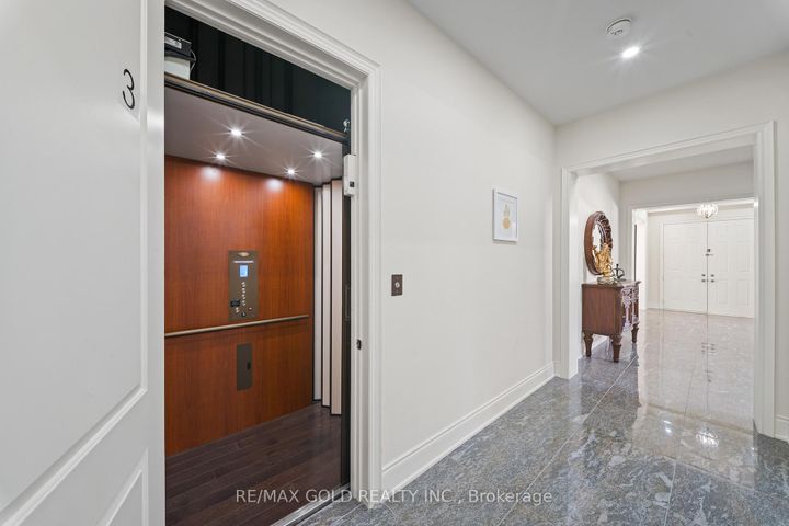 Photo 10 at 8 Markey Court, Toronto Gore Rural Estate, Brampton