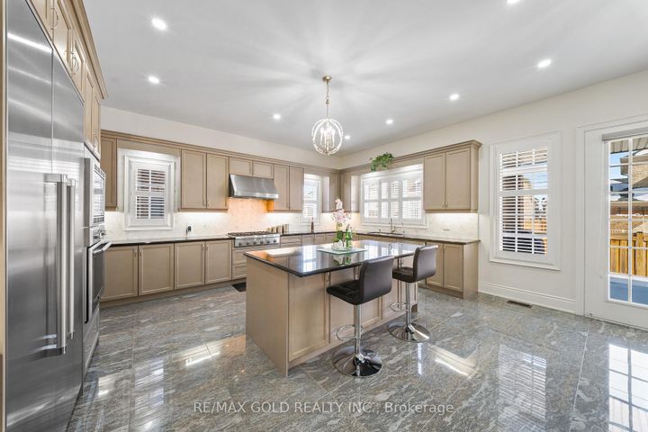 Photo 17 at 8 Markey Court, Toronto Gore Rural Estate, Brampton