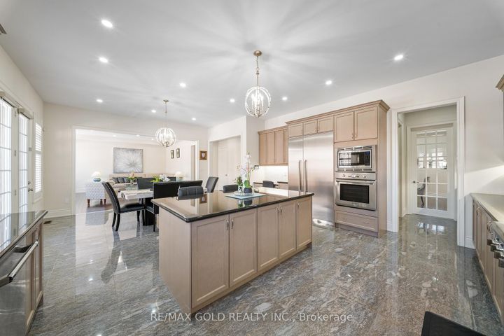 Photo 18 at 8 Markey Court, Toronto Gore Rural Estate, Brampton