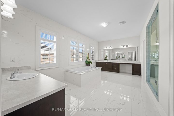 Photo 24 at 8 Markey Court, Toronto Gore Rural Estate, Brampton