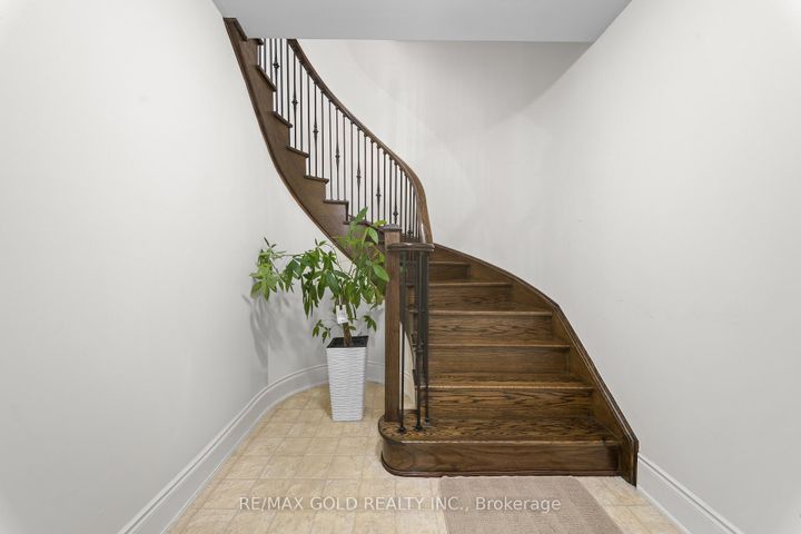 Photo 35 at 8 Markey Court, Toronto Gore Rural Estate, Brampton