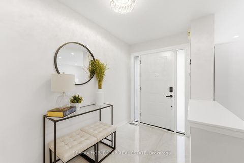 Photo 10 at 27 Treasure Road, Vellore Village, Vaughan