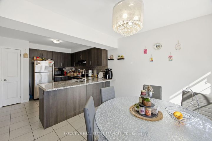 Photo 12 at 101 Mccleave Crescent, Fletcher's West, Brampton