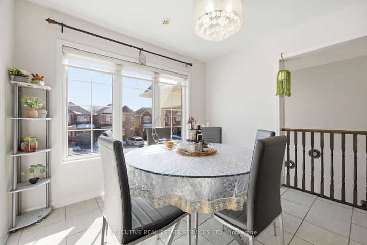 Photo 13 at 101 Mccleave Crescent, Fletcher's West, Brampton