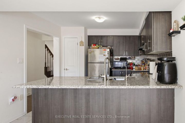 Photo 14 at 101 Mccleave Crescent, Fletcher's West, Brampton