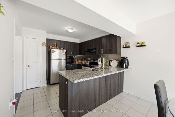 Photo 15 at 101 Mccleave Crescent, Fletcher's West, Brampton