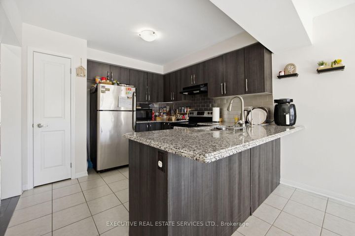 Photo 16 at 101 Mccleave Crescent, Fletcher's West, Brampton