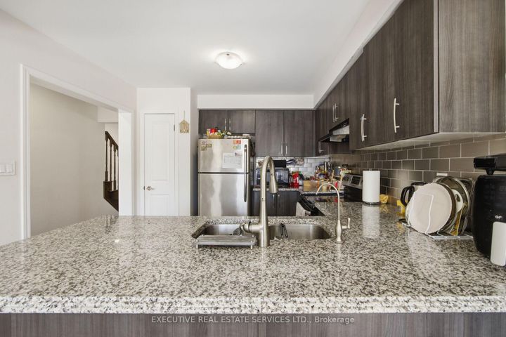 Photo 17 at 101 Mccleave Crescent, Fletcher's West, Brampton