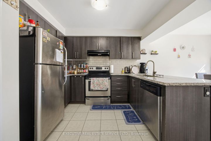 Photo 18 at 101 Mccleave Crescent, Fletcher's West, Brampton