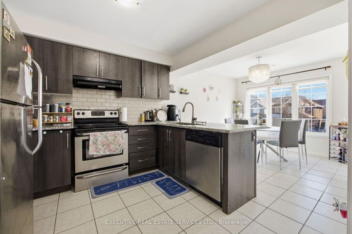 Photo 19 at 101 Mccleave Crescent, Fletcher's West, Brampton