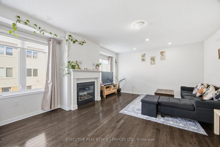 Photo 21 at 101 Mccleave Crescent, Fletcher's West, Brampton