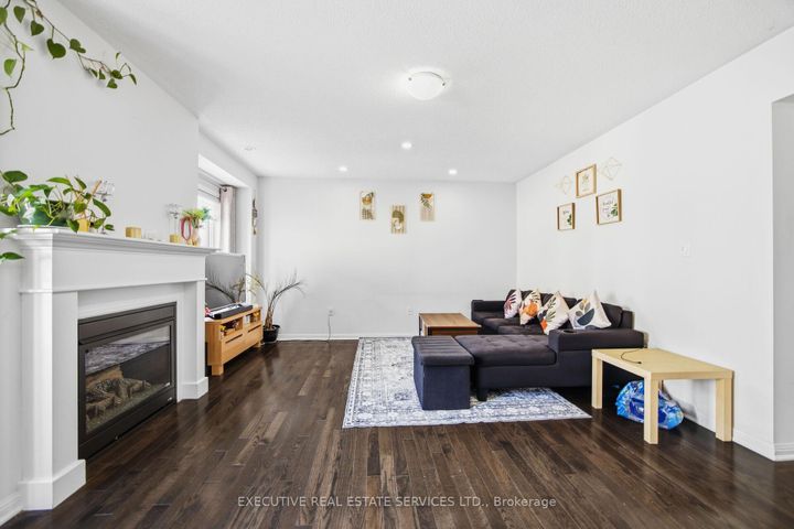 Photo 22 at 101 Mccleave Crescent, Fletcher's West, Brampton