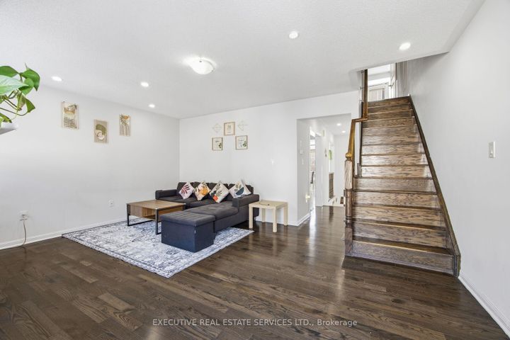 Photo 23 at 101 Mccleave Crescent, Fletcher's West, Brampton