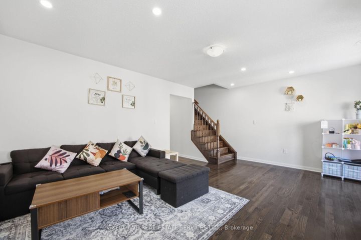 Photo 24 at 101 Mccleave Crescent, Fletcher's West, Brampton