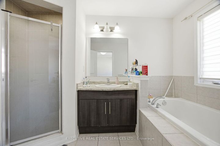 Photo 30 at 101 Mccleave Crescent, Fletcher's West, Brampton