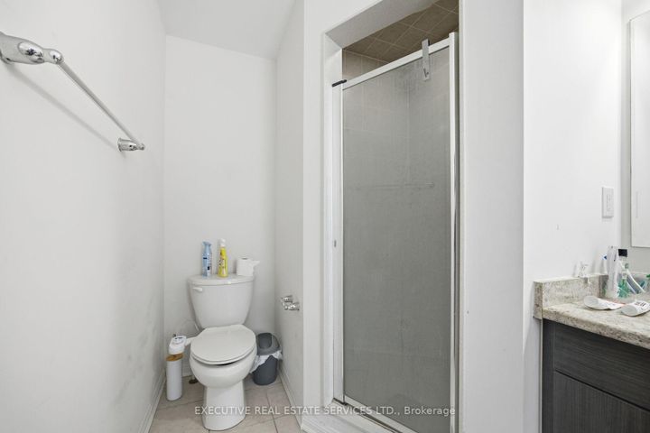 Photo 32 at 101 Mccleave Crescent, Fletcher's West, Brampton