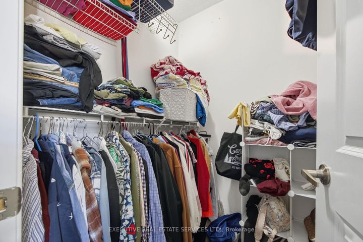 Photo 33 at 101 Mccleave Crescent, Fletcher's West, Brampton