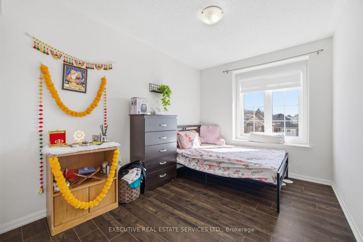 Photo 34 at 101 Mccleave Crescent, Fletcher's West, Brampton