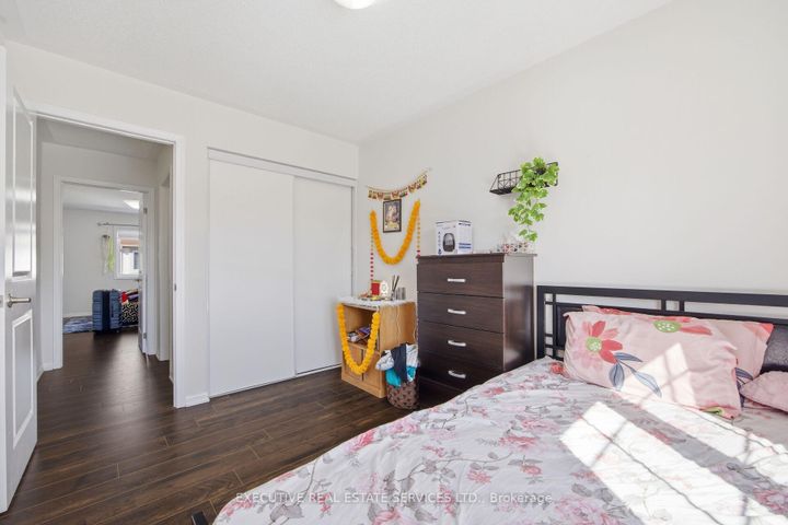 Photo 36 at 101 Mccleave Crescent, Fletcher's West, Brampton