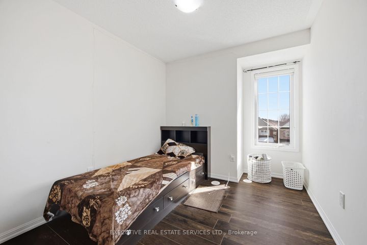 Photo 37 at 101 Mccleave Crescent, Fletcher's West, Brampton