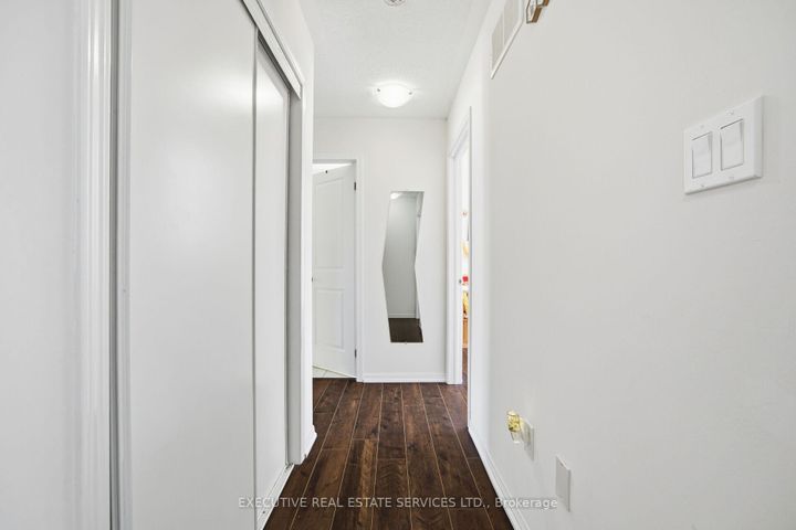 Photo 38 at 101 Mccleave Crescent, Fletcher's West, Brampton