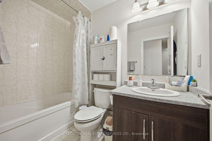 Photo 40 at 101 Mccleave Crescent, Fletcher's West, Brampton