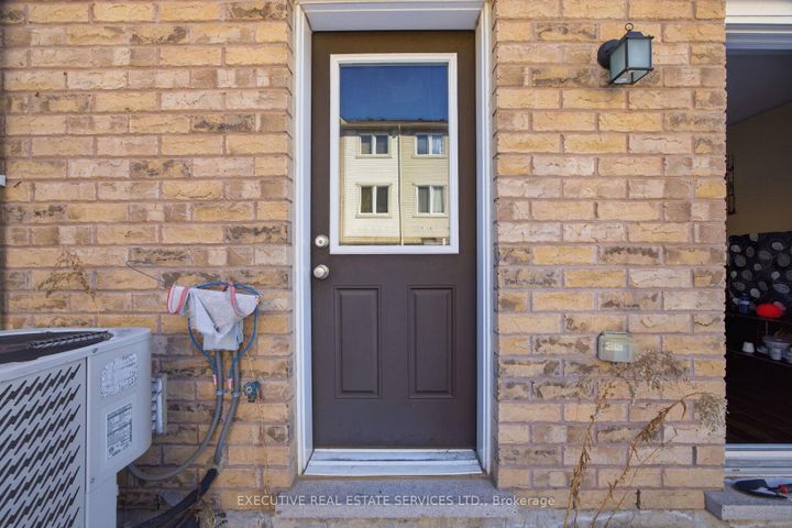 Photo 44 at 101 Mccleave Crescent, Fletcher's West, Brampton