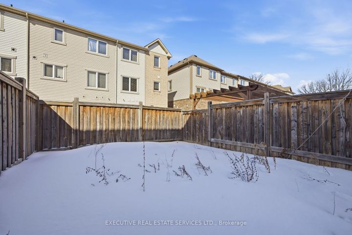 Photo 45 at 101 Mccleave Crescent, Fletcher's West, Brampton