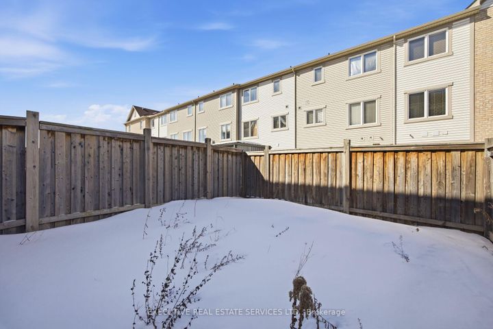 Photo 46 at 101 Mccleave Crescent, Fletcher's West, Brampton