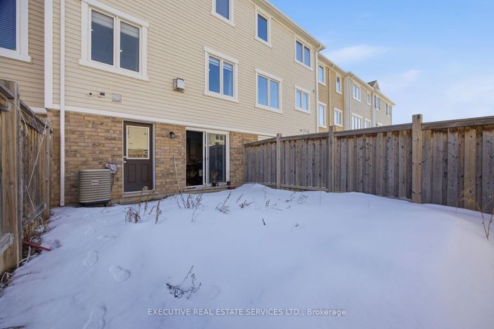 Photo 47 at 101 Mccleave Crescent, Fletcher's West, Brampton