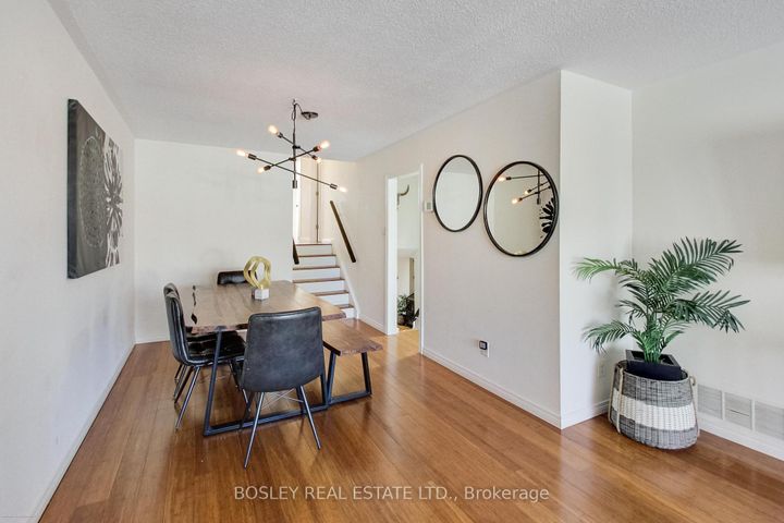 Photo 11 at 801 Eaglemount Crescent, Erindale, Mississauga