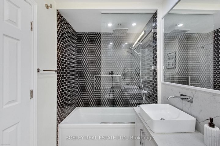 Photo 14 at 801 Eaglemount Crescent, Erindale, Mississauga