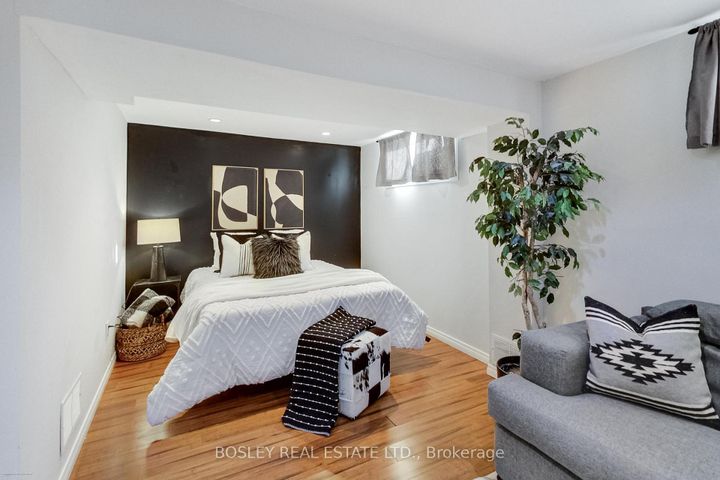 Photo 25 at 801 Eaglemount Crescent, Erindale, Mississauga