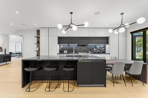 Photo 11 at 49 Norman Drive, King City, King