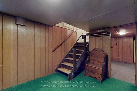 Photo 17 at 1 Valleyview Gardens, Lambton Baby Point, Toronto